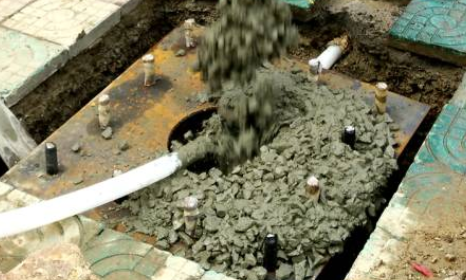 道路交通杆（gǎn）件基礎水泥澆築